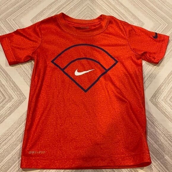 Nike Dri-Fit Boys Red Baseball Design T-Shirt - Picture 1 of 6